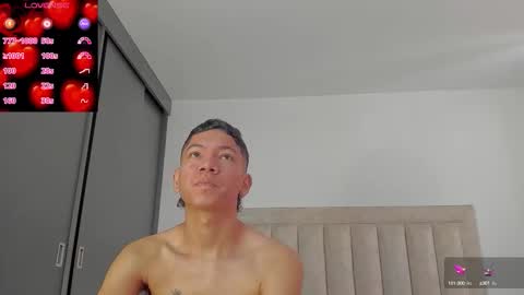 Snapshot of iamjulian_ chatting on October 9, 11:48 am Juliiiiian online show from October 9, 11:48 am