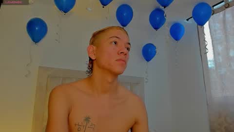Snapshot of iamjulian_ chatting on October 16, 7:22 pm Juliiiiian online show from October 16, 7:22 pm