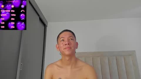 Snapshot of iamjulian_ chatting on October 11, 12:09 pm Juliiiiian online show from October 11, 12:09 pm