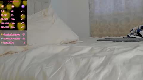 Snapshot of iamjulian_ chatting on October 12, 12:10 pm Juliiiiian online show from October 12, 12:10 pm