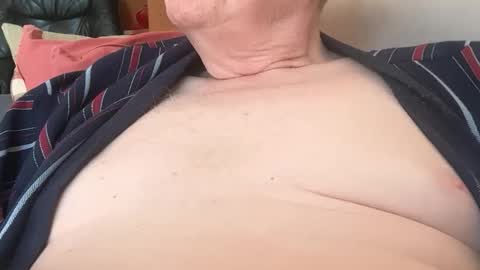 Snapshot of ian53a chatting on October 4, 11:15 am ian53a - mature UK man for same online show from October 4, 11:15 am