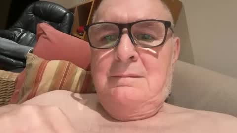 Snapshot of ian53a chatting on January 27, 6:52 pm ian53a - mature UK man for same online show from January 27, 6:52 pm