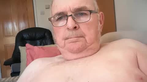 ian53a - mature UK man for same online show from May 12, 10:45 am
