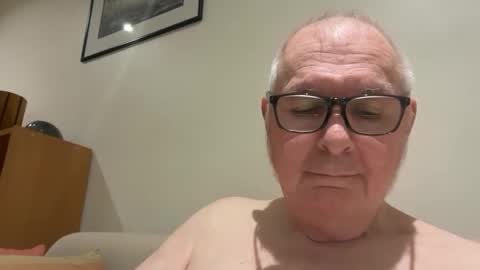Snapshot of ian53a chatting on January 7, 10:38 am ian53a - mature UK man for same online show from January 7, 10:38 am