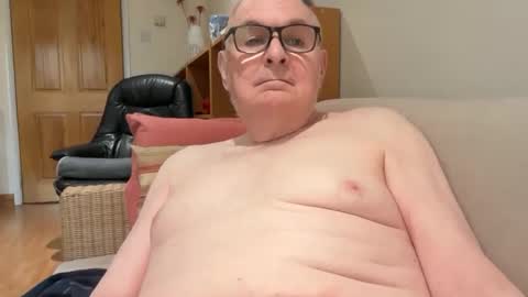 Snapshot of ian53a chatting on February 3, 11:09 am ian53a - mature UK man for same online show from February 3, 11:09 am