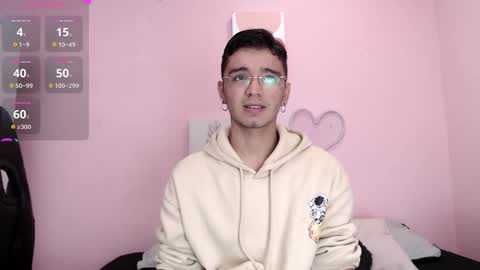 Snapshot of ian_castillo_ chatting on December 27, 11:17 am IAN CASTILLO online show from December 27, 11:17 am