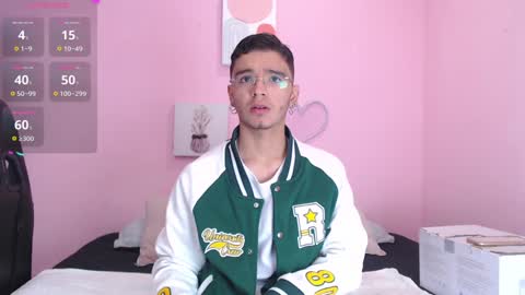 Snapshot of ian_castillo_ chatting on January 3, 11:35 am IAN CASTILLO online show from January 3, 11:35 am