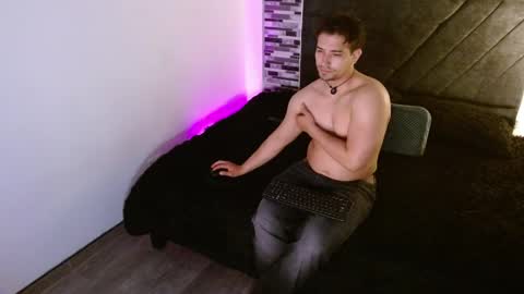 Ian Davis online show from May 17, 1:47 am
