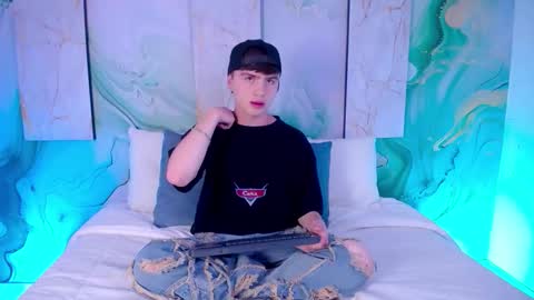 Ian  online show from March 28, 1:33 pm