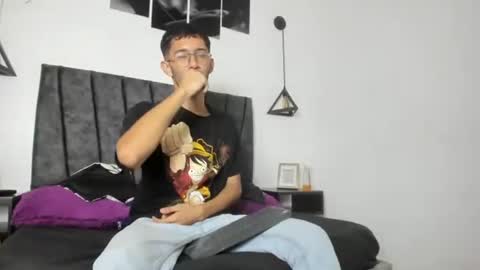 Ian Thompson online show from November 7, 5:22 am