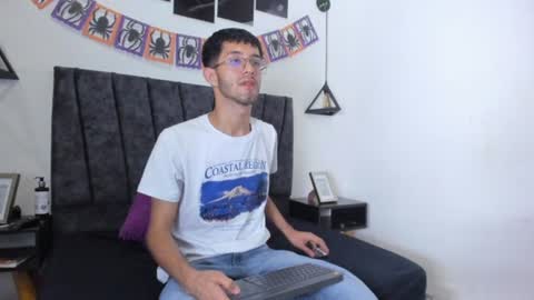 Ian Thompson online show from November 2, 9:52 pm