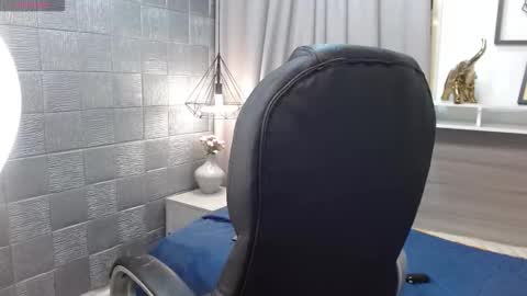 Snapshot of iancute_ chatting on October 12, 11:54 pm ian online show from October 12, 11:54 pm