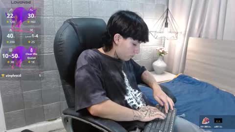 Snapshot of iancute_ chatting on October 17, 12:14 am ian online show from October 17, 12:14 am