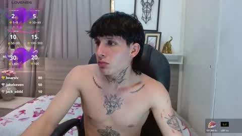 Snapshot of iancute_ chatting on October 19, 12:26 am ian online show from October 19, 12:26 am