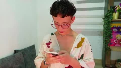 ian  online show from April 14, 4:12 am