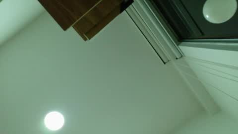 ian  online show from April 7, 2:11 am