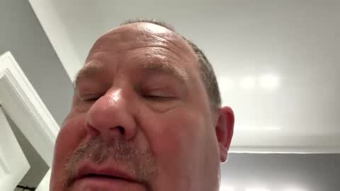 icanmakeyousquirt69 online show from April 12, 9:27 pm