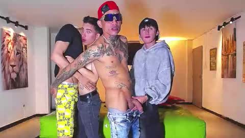 THOMAS AND DAMIAND online show from January 17, 1:47 pm