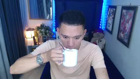 Snapshot of iconicmateo chatting on January 25, 8:42 am Mateo online show from January 25, 8:42 am