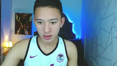 Snapshot of iconicmateo chatting on February 23, 10:53 pm Mateo online show from February 23, 10:53 pm