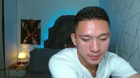 Snapshot of iconicmateo chatting on January 26, 5:45 am Mateo online show from January 26, 5:45 am
