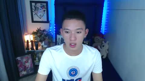 Snapshot of iconicmateo chatting on December 15, 3:20 pm Mateo online show from December 15, 3:20 pm