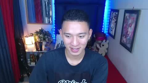 Snapshot of iconicmateo chatting on February 15, 7:17 pm Mateo online show from February 15, 7:17 pm