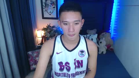 Snapshot of iconicmateo chatting on December 9, 2:51 pm Mateo online show from December 9, 2:51 pm