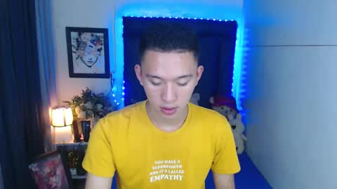 Snapshot of iconicmateo chatting on December 30, 6:42 am Mateo online show from December 30, 6:42 am