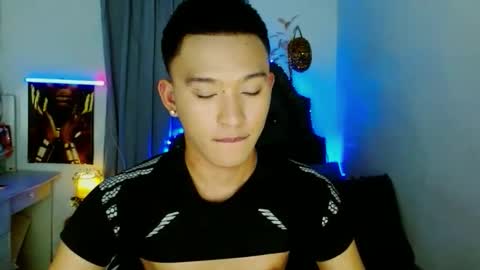 Snapshot of iconicmateo chatting on September 22, 9:53 am Mateo online show from September 22, 9:53 am