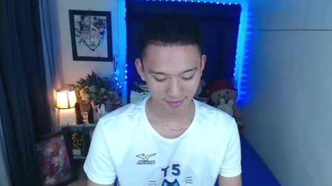 Snapshot of iconicmateo chatting on January 7, 7:01 am Mateo online show from January 7, 7:01 am