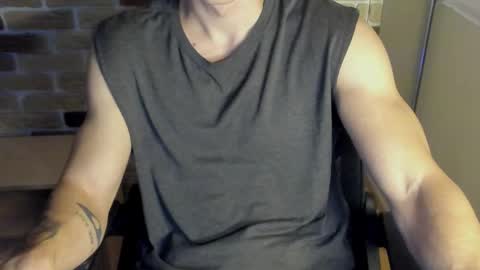 Snapshot of idkiww chatting on October 2, 7:51 pm yo online show from October 2, 7:51 pm