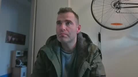 idontknowwhy1 online show from December 18, 9:14 am