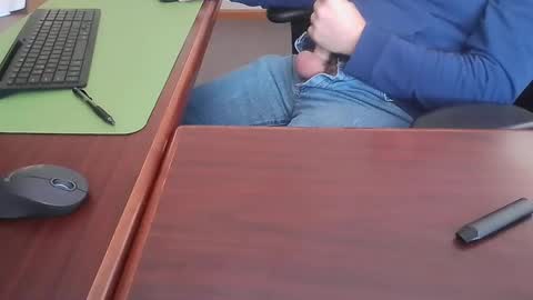 Hung office Stud online show from December 6, 7:12 pm