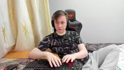 iliaskris online show from June 10, 7:03 pm