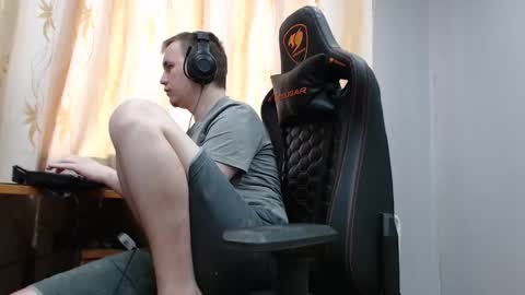 Snapshot of iliaskrisloveee chatting on October 31, 5:09 am lord online show from October 31, 5:09 am