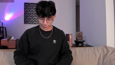 IM  THOMAS online show from February 3, 6:33 am