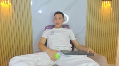 IM EMILIANOLUX online show from November 1, 12:26 am