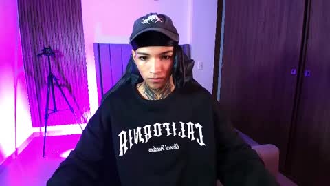 im_usuga online show from April 7, 12:27 pm