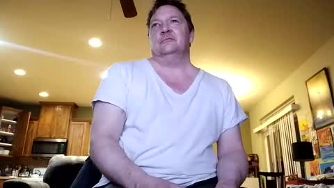 Iminyourroom online show from February 8, 8:20 am