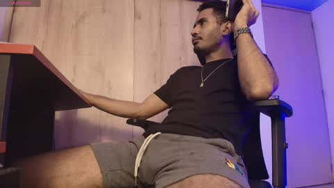 Daniel   thumb up me please its important Im new INDEPENDENT MODEL online show from April 19, 11:29 pm