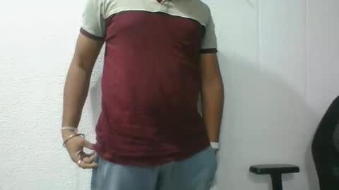 Snapshot of indianlover1433 chatting on October 17, 5:11 am Indian lover online show from October 17, 5:11 am