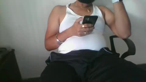 Snapshot of indianlover1433 chatting on February 6, 9:11 am Indian lover online show from February 6, 9:11 am