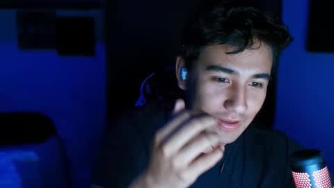 Iagust  online show from April 12, 7:21 am