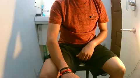 Snapshot of ingloriousuncut chatting on February 18, 8:37 pm Inglorious Hairy Uncut online show from February 18, 8:37 pm