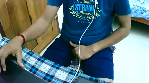 Snapshot of ingloriousuncut chatting on December 10, 7:54 pm Inglorious Hairy Uncut online show from December 10, 7:54 pm