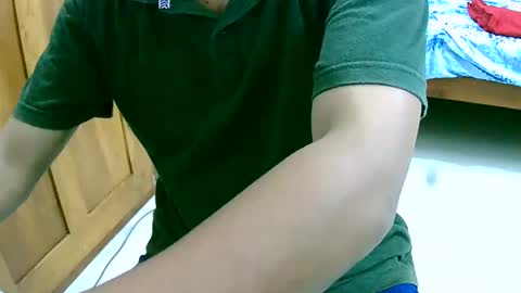 Snapshot of ingloriousuncut chatting on December 9, 4:40 pm Inglorious Hairy Uncut online show from December 9, 4:40 pm