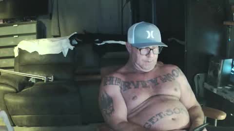 init2dentit online show from March 26, 8:29 am