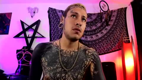 Snapshot of ink_u_buzz chatting on October 8, 9:30 pm Dani online show from October 8, 9:30 pm