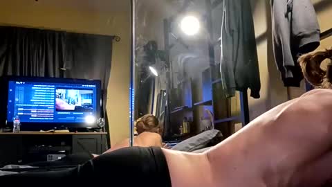 inlovewithlace online show from October 26, 6:48 am